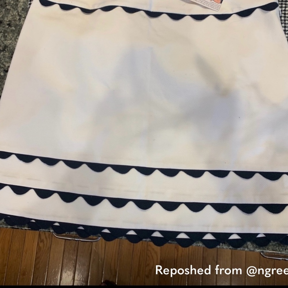 Vineyard Vines White and Black Mini Skirt